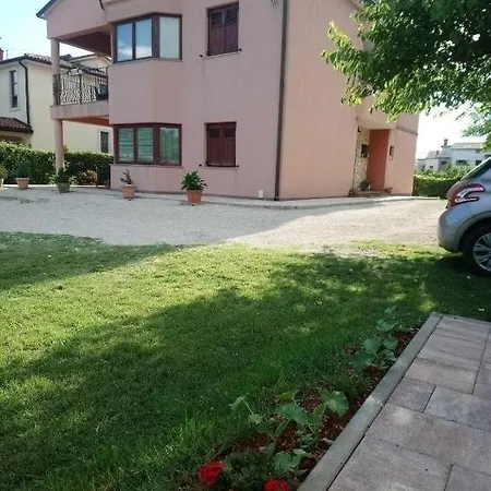 아파트 With Parking Space Rozac, - 27255 우마그