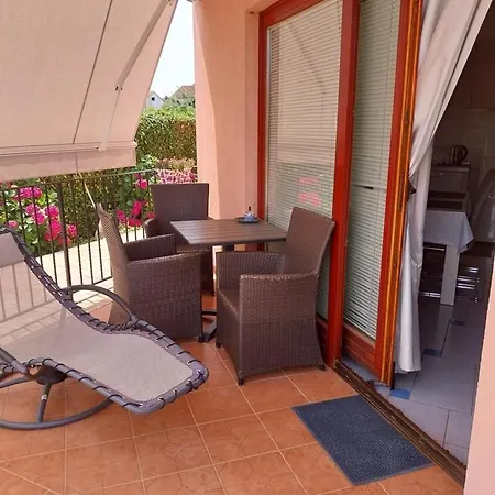 With Parking Space Rozac, - 27255 Apartamento Umago